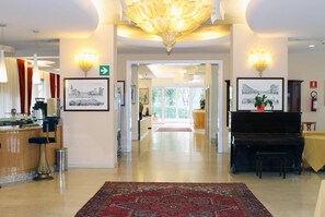 Lobby - Albatros (CALENZANO)