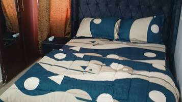 3 bedrooms, iron/ironing board, WiFi, bed sheets