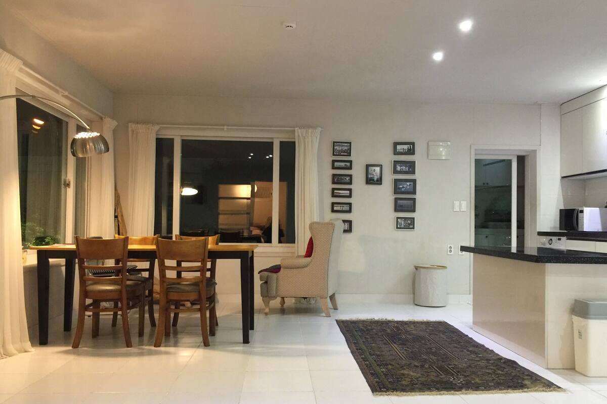 獨棟房屋 | 起居區 | 電視