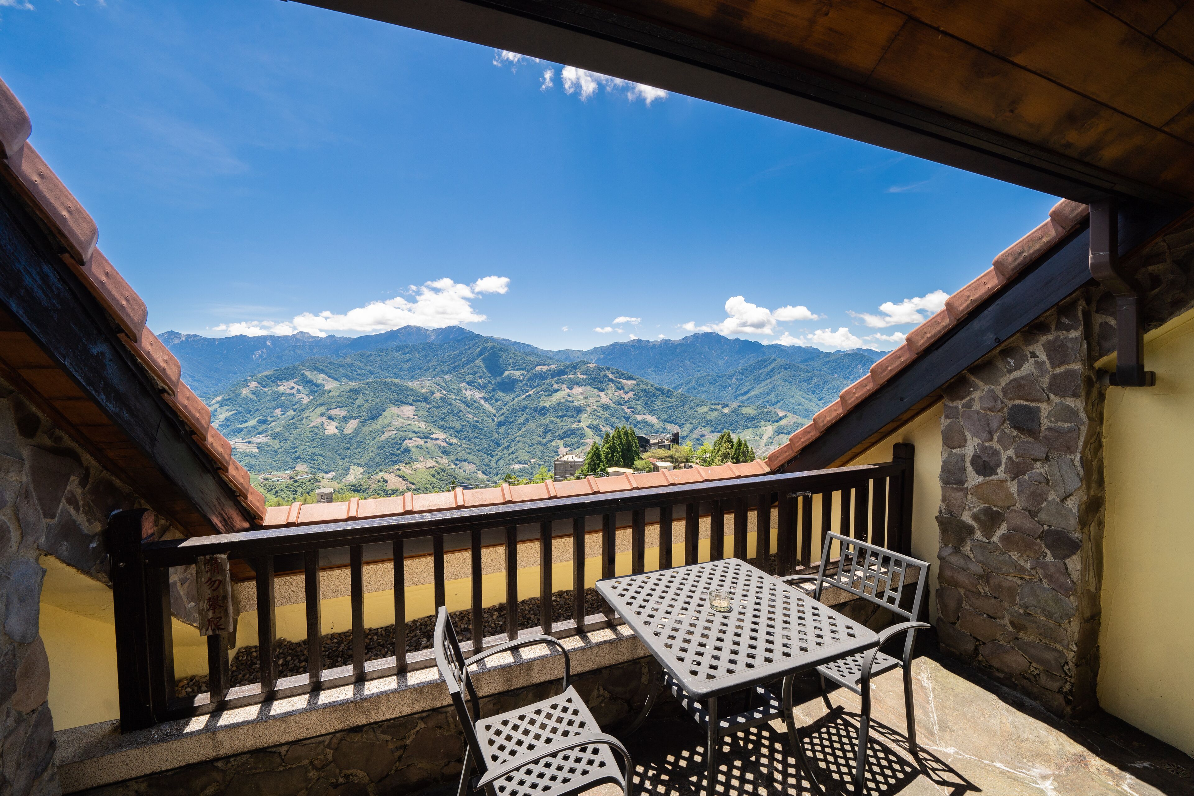 Family Room, Mezzanine | Balcony