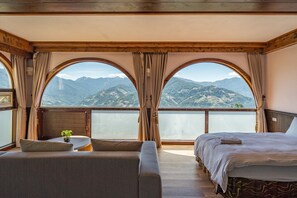 Habitación Deluxe | Escritorio, cortinas blackout, insonorización y ropa de cama 