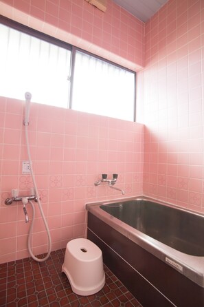Private Vacation Home | Bathroom shower - DOUGO-YADO Guest House (Matsuyama)