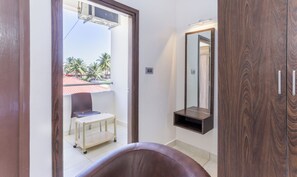 尊荣客房 | 特色家居、办公桌、遮光窗帘、熨斗/熨衣板