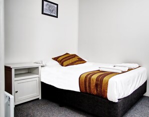 ห้องคลาสสิกดับเบิล | 1 ห้องนอน, อินเทอร์เน็ตแบบใช้สาย (ฟรี), ผ้าปูที่นอน