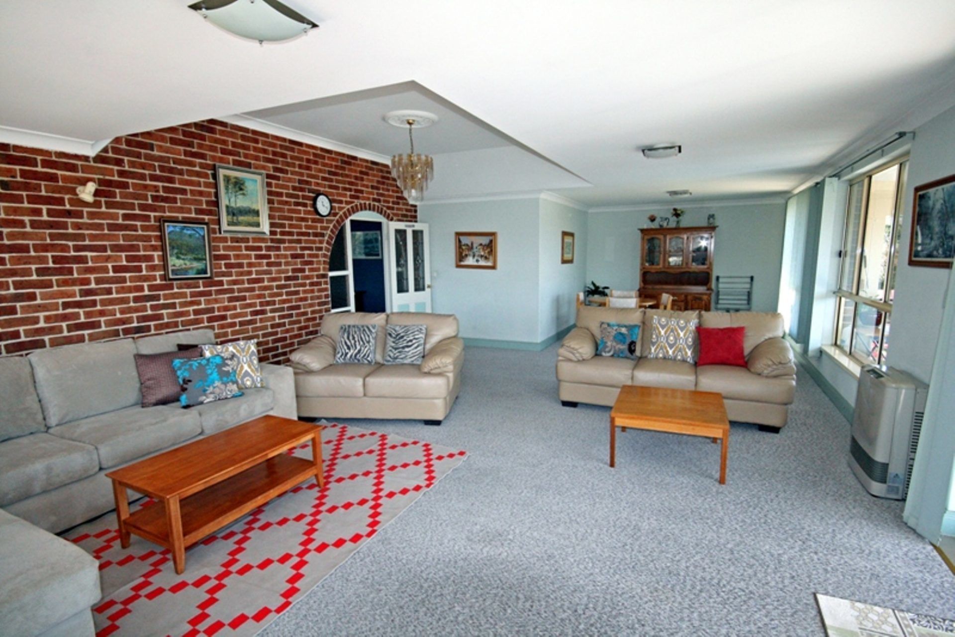 منزل | منطقة المعيشة | تلفزيون بشاشة مسطحة، مشغل دي في دي