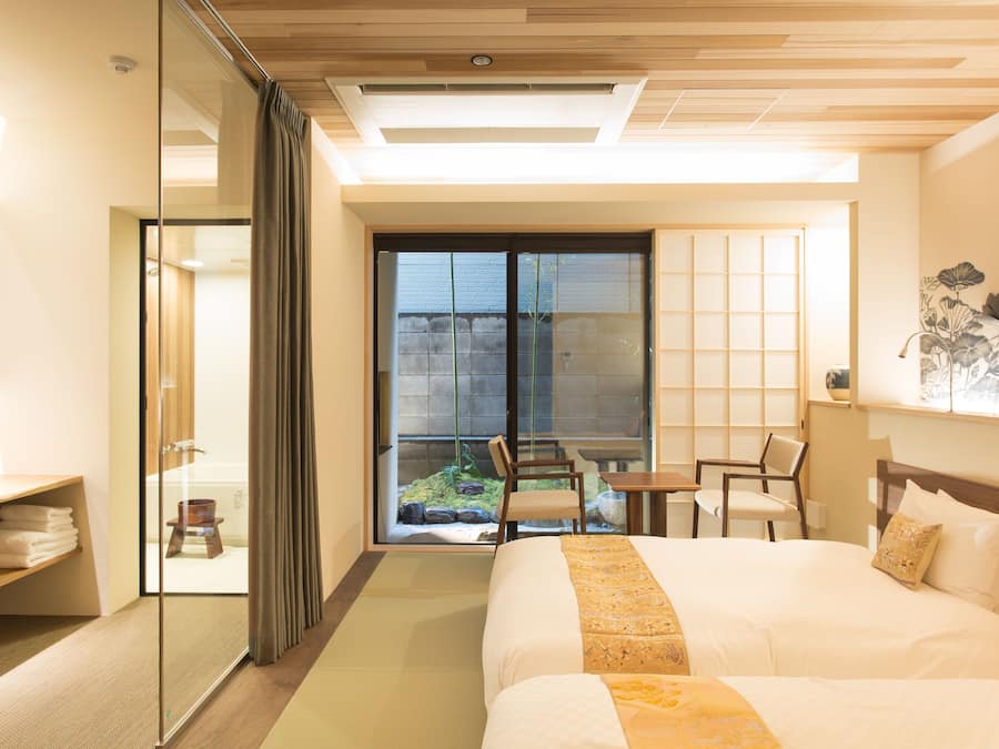 Cofres nos quartos, escrivaninha, Wi-Fi de cortesia, roupa de cama