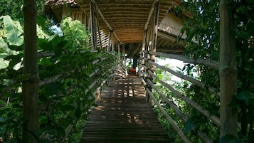 Villa Tree House | Desk, free WiFi, bed sheets