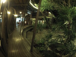 Terrace/patio - Bukit Raya Guesthouse (Palangkaraya)