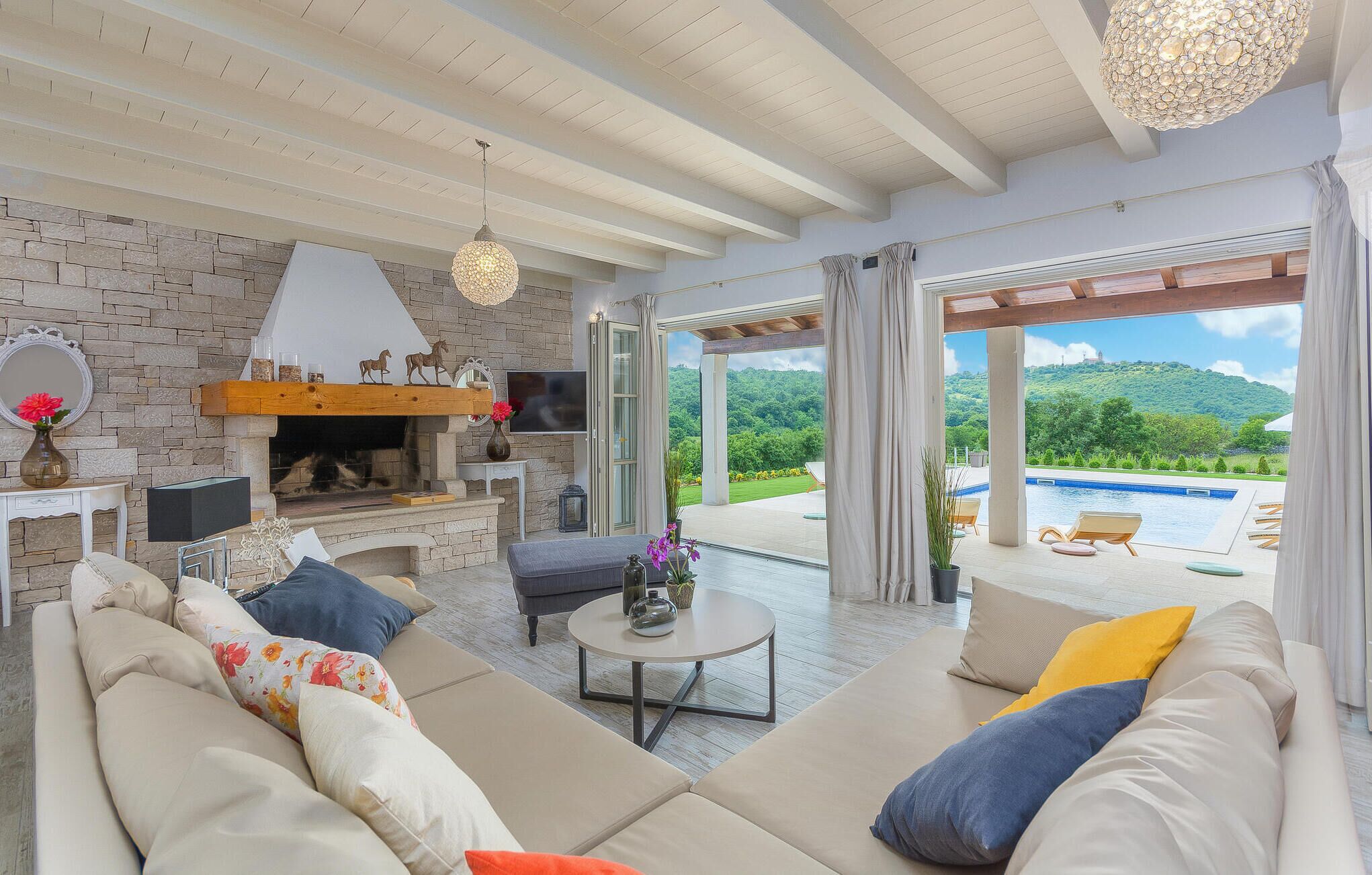 Televisión, consola de videojuegos y tenis de mesa 