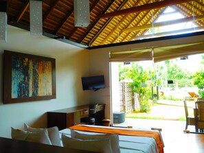 1 soverom, minibar, safe på rommet og skrivebord