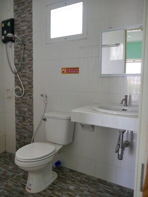 Standard Double Room | Bathroom