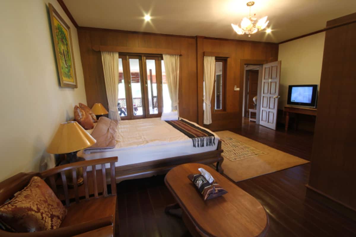 A hotel room with a bed, a television, a desk, and a chair.