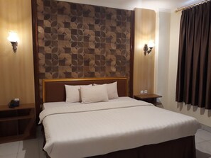Desk, free WiFi, bed sheets, wheelchair access - Agung Mas Hotel (Yogyakarta)