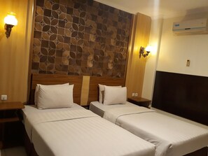 Desk, free WiFi, bed sheets, wheelchair access - Agung Mas Hotel (Yogyakarta)