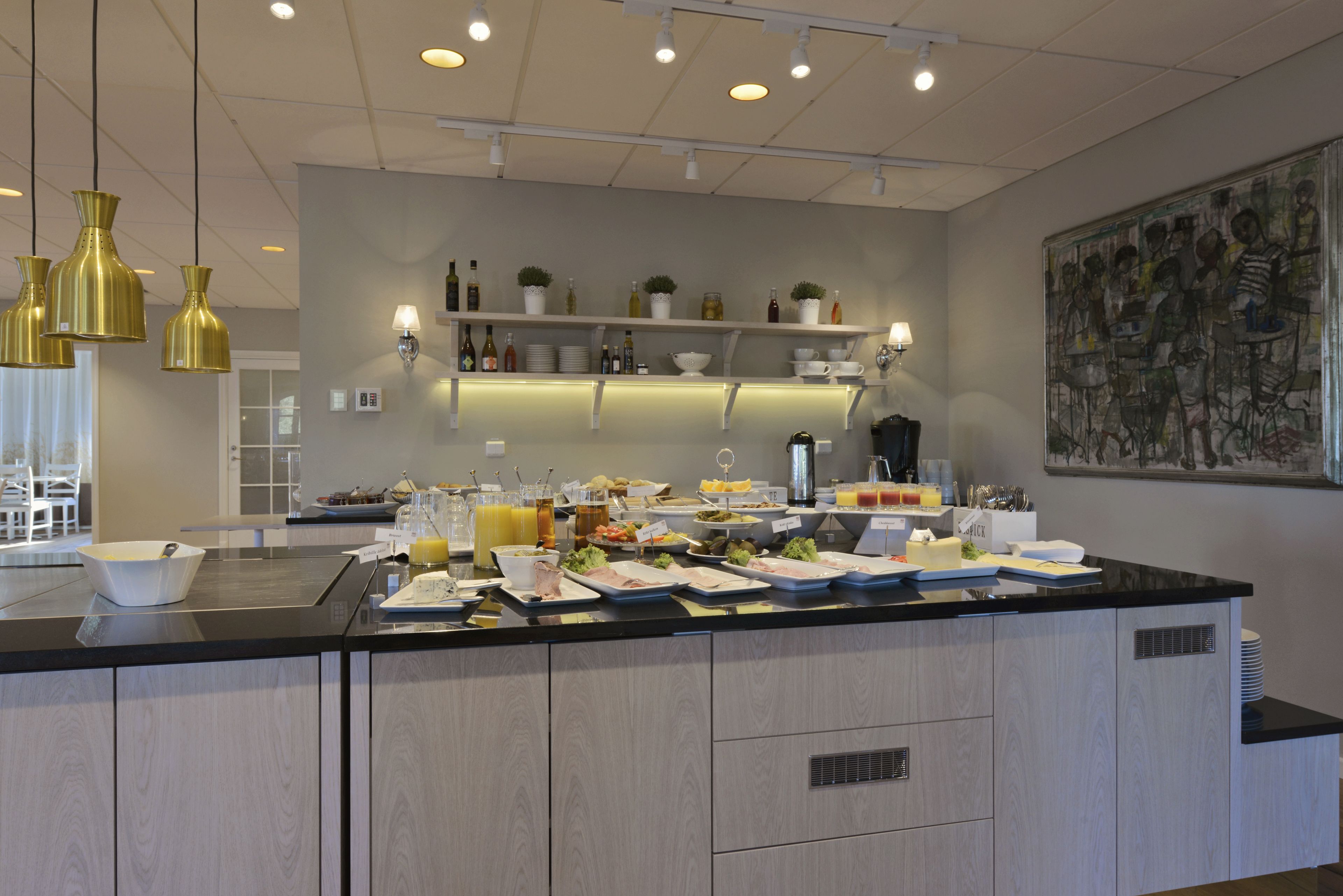 free daily self-service breakfast