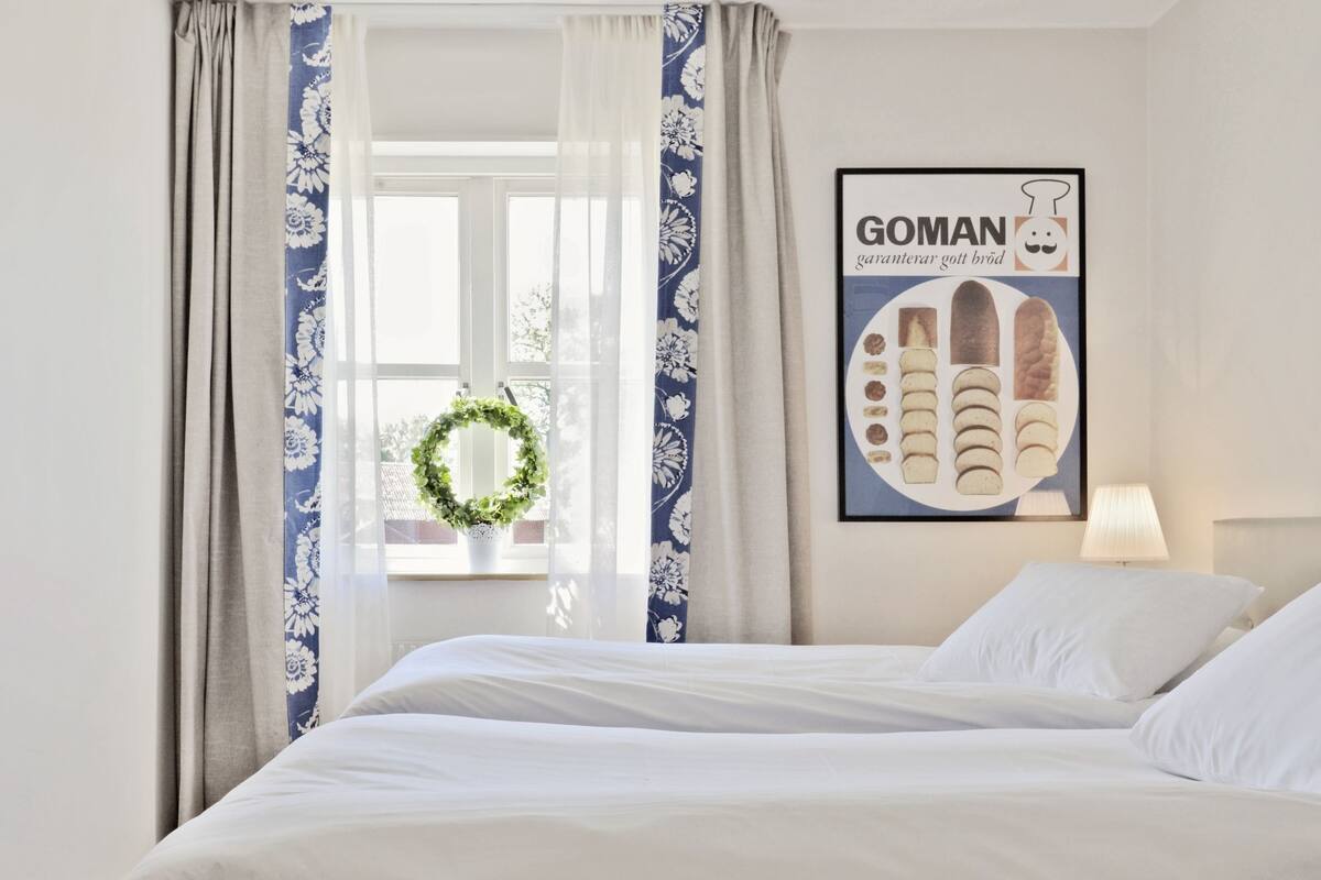 standard room, 1 queen bed | blackout curtains, iron/ironing board, rollaway beds, free wifi