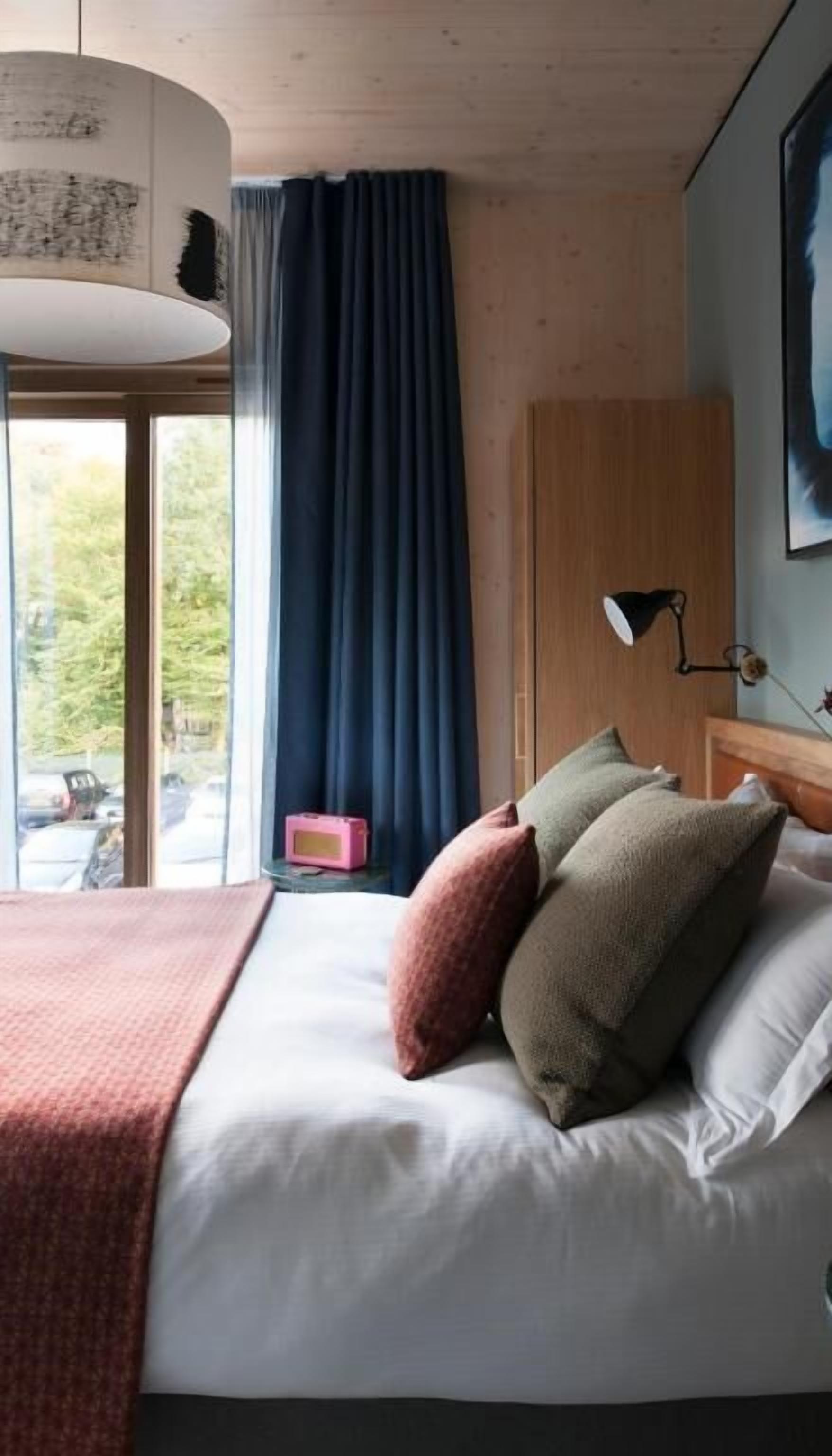 1 bedroom, desk, soundproofing, iron/ironing board