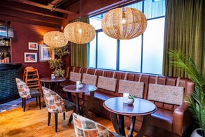 Restaurant - The Royal Foresters, Ascot, Berkshire - Acorn Pubs (Ascot)