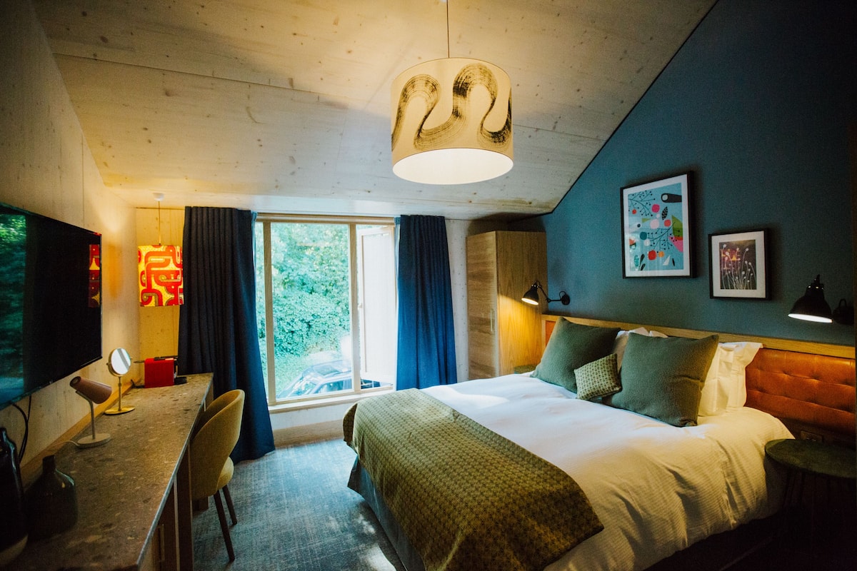 Superior Double Room | 1 bedroom, desk, soundproofing, iron/ironing board