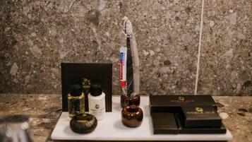 Coffee/tea maker, electric kettle