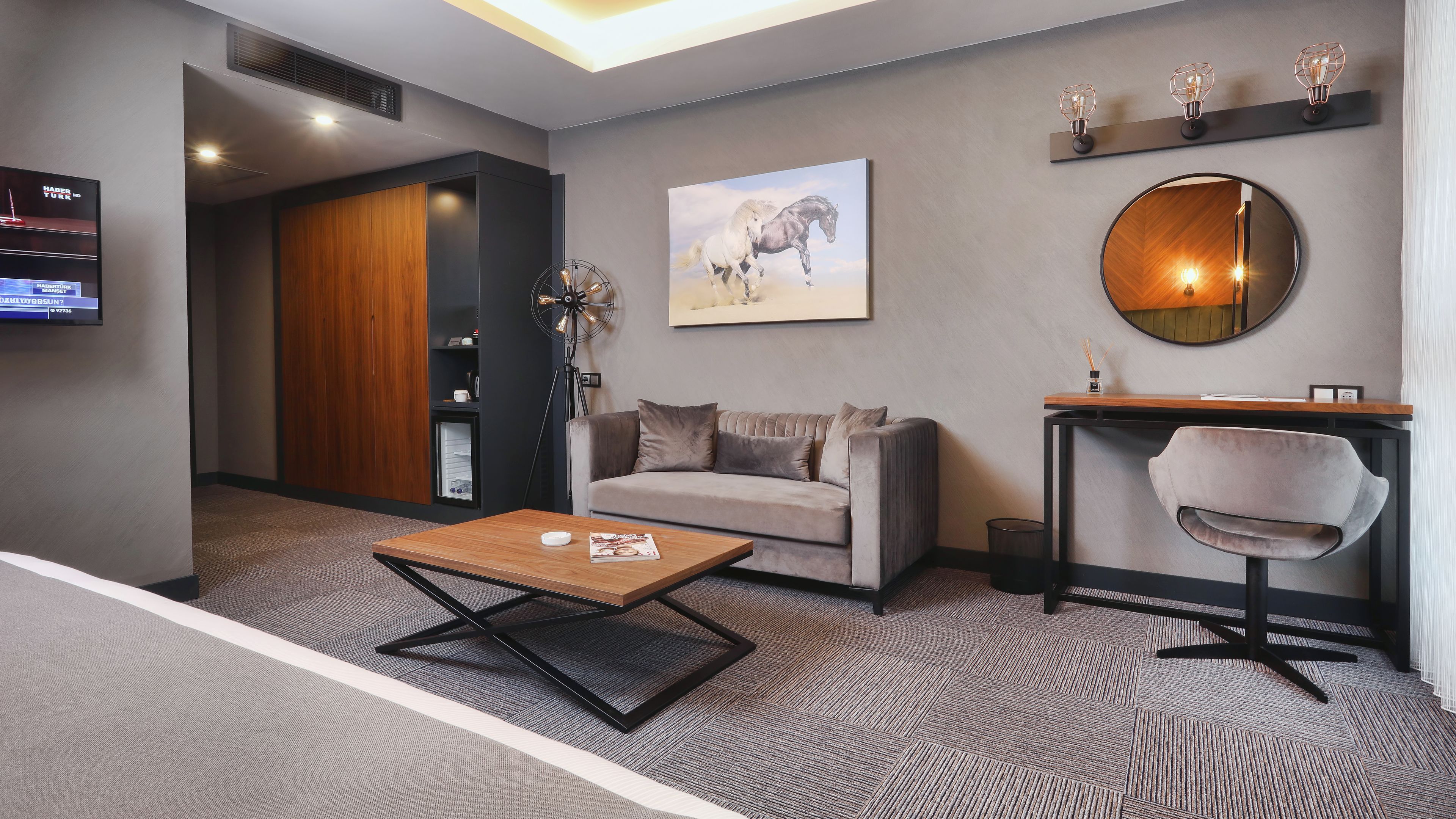 suite | minibar, in-room safe, desk, soundproofing