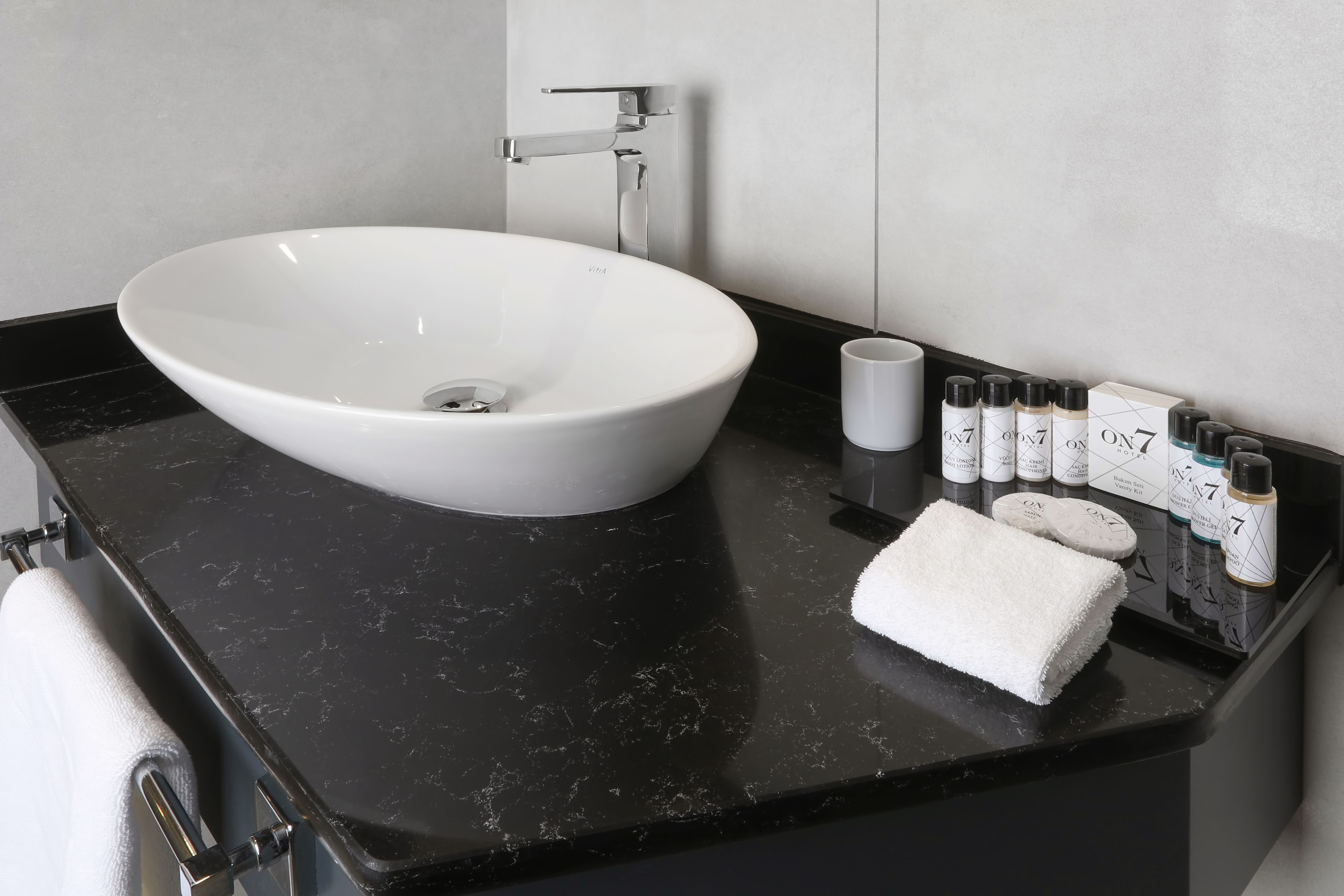 standard room | minibar, in-room safe, desk, soundproofing