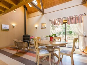 Dining - Comfortable ecogîte for families with parking, near hiking trails (Beauchamps (Somme))