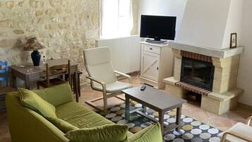 Televisie en een open haard