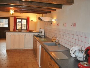 Fridge, microwave, oven, dishwasher - Charming 18th Century Cottage with Pool, Near Loire Castles and Vineyards (Saint-Épain)