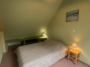 1 bedroom - Semi-Detached Home in Omonville-la-Rogue with Parking and Pets Allowed (Omonville-la-Rogue)