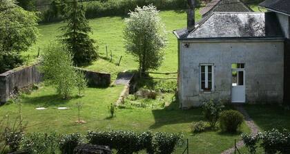 Charmant gßte paysan XIXe avec terrasse et jardin bordé par un ruisseau, à 1,5 km d'Azay-le-Rideau