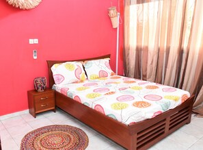 4 bedrooms, iron/ironing board, WiFi, bed sheets