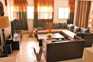 Télévision, livres, chaîne hi-fi