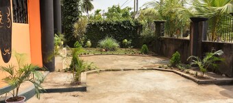 "Mervey & Jayden Garden: Villa and Apartments