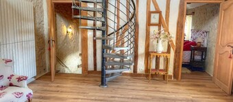 Charming 17th-Century Farmhouse with Garden, Terrace, Modern Amenities, and Wi-Fi in Villandry