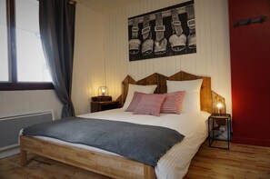 3 chambres, fer et planche à repasser, Wi-Fi, draps fournis