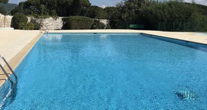 GASSIN / FONT-MOURIER: 1/2-BEDROOM MAZET IN ESTATE WITH POOL AND TENNIS