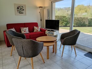 Fernseher, Kamin, DVD-Player