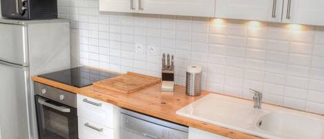 Fridge, microwave, dishwasher, coffee/tea maker