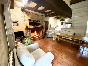 Fernseher, Kamin, DVD-Player, Tischtennisplatte
