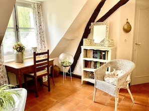 Interior - Charming 18th Century Farmhouse: Tranquil Retreat, Loire Castles Nearby, Family-Friendly Amenities (Souvigny-de-Touraine)