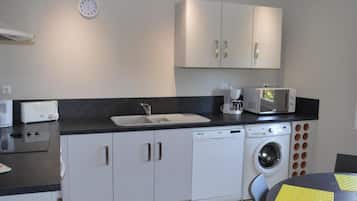 Réfrigérateur, micro-ondes, four, lave-vaisselle