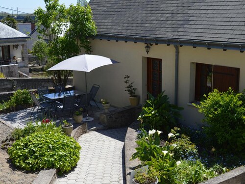 Charming cottage in Vouvray with garden and 2 bedrooms