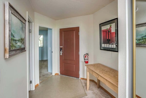 Interior - Gearhart House G607 (Gearhart)