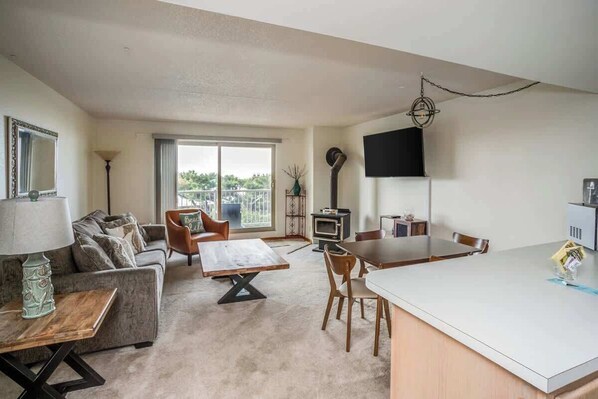 Smart TV, fireplace - Gearhart House G607 (Gearhart)