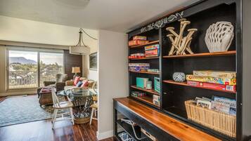 Fernseher, Kamin, DVD-Player, Arbeitsbereiche