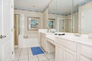 Combined shower/bathtub, hair dryer, towels, soap - Desoto unit 302, Luxury 3 Bedroom with Amazing Ocean View (Tybee Island)