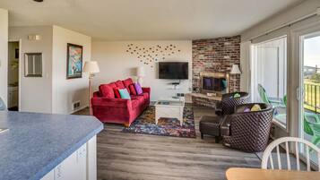 Smart TV, fireplace, DVD player