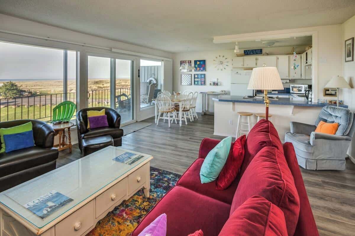 Smart TV, fireplace, DVD player