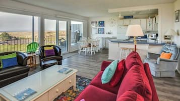 Smart TV, fireplace, DVD player